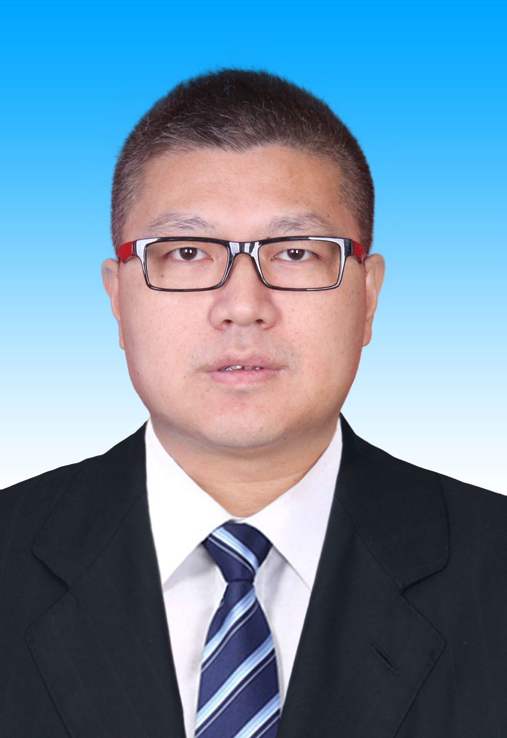 党组成员、副局长：苏荣